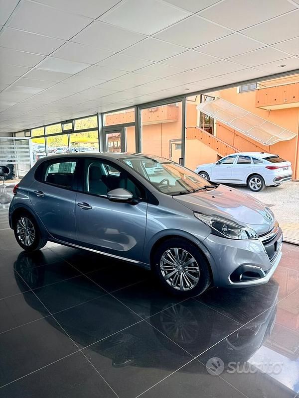 Usata Peugeot 208 Active 83 CV (61 kW) 2019 Grigio Utilitaria