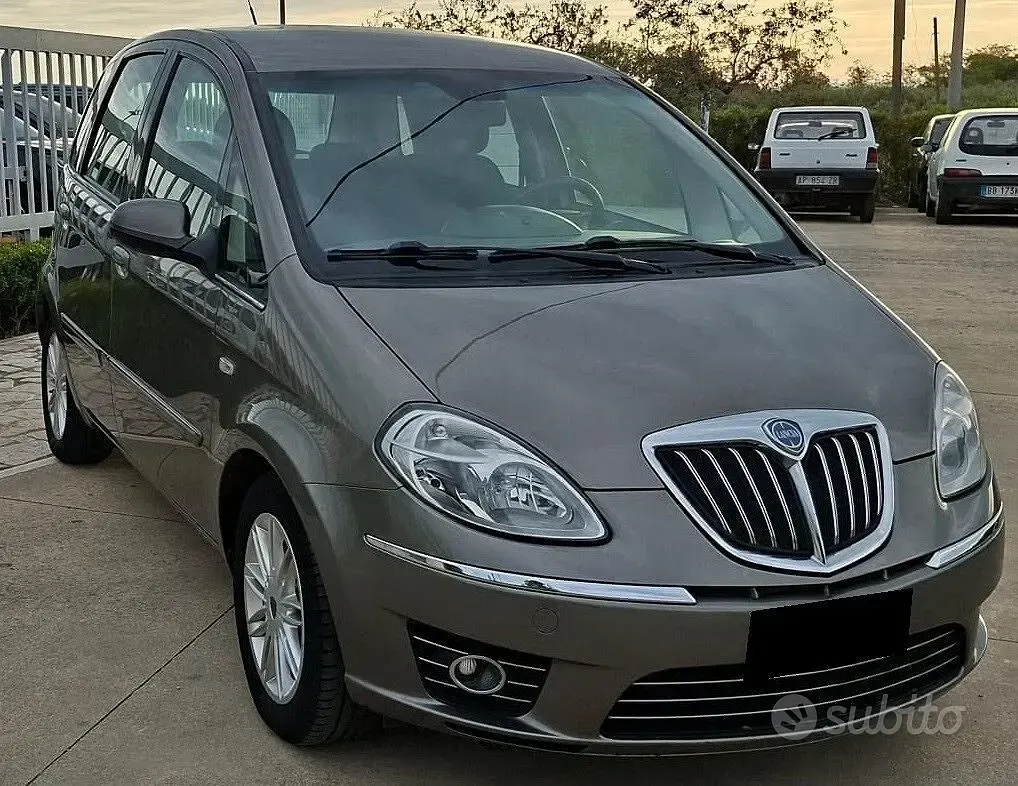 Gebraucht Lancia Musa S 95 PS (69 kW) 2011 Grau Van / Kleinbus