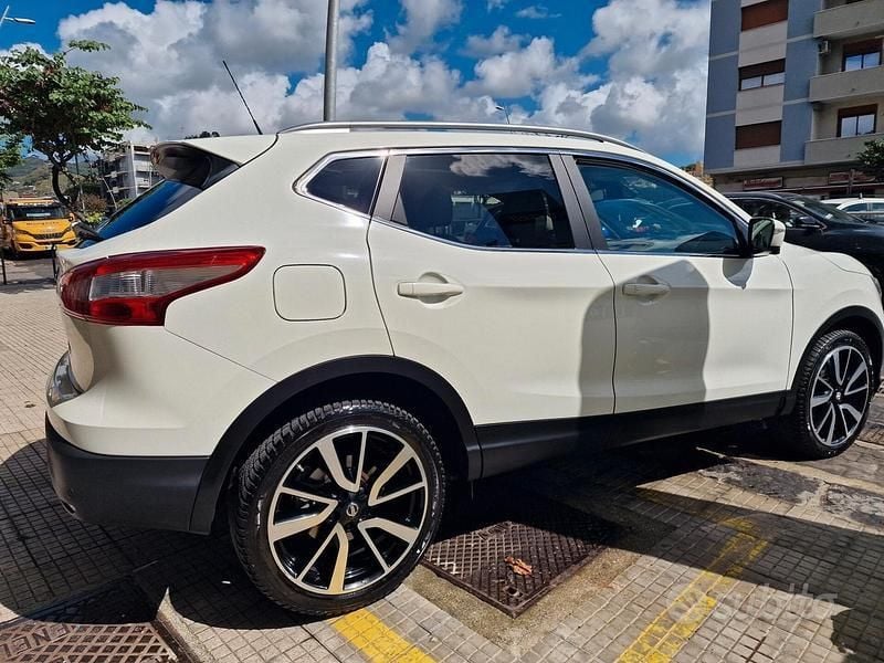 Usata Nissan Qashqai Tekna 131 CV (96 kW) 2016 Bianco SUV