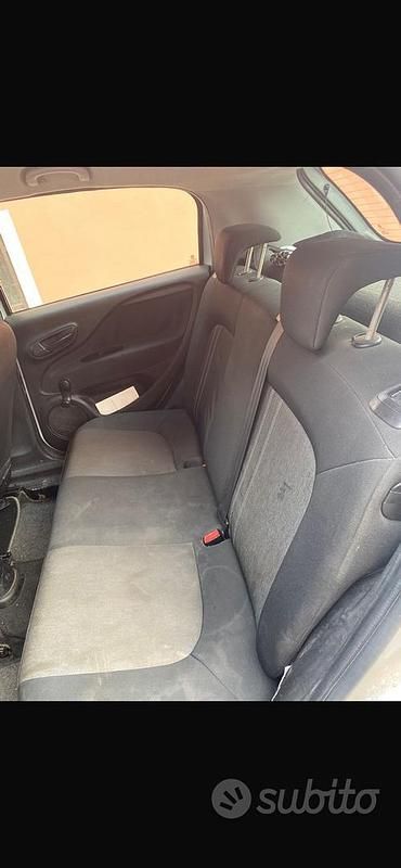 Usata Fiat Punto 85 CV (62 kW) 2015 Grigio Utilitaria