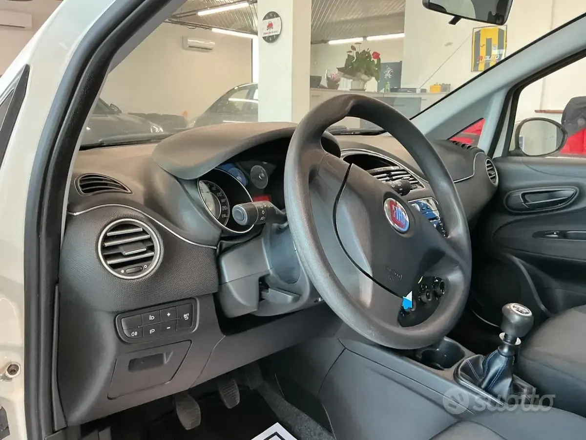 Usata Fiat Punto 69 CV (50 kW) 2016 Bianco Utilitaria