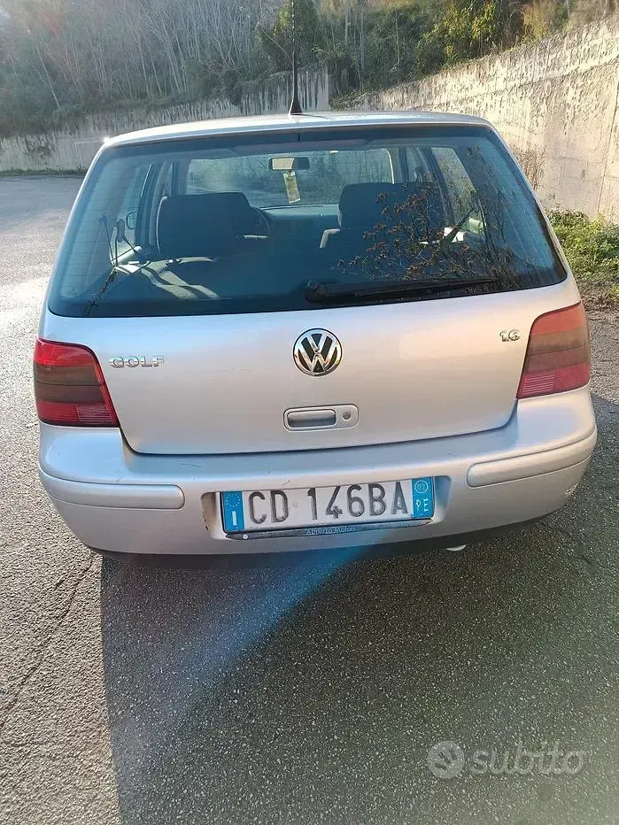 Usata VW Golf IV 105 CV (77 kW) 2002 Grigio Berlina