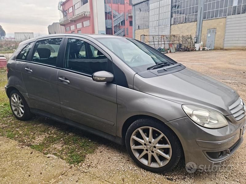 Usata Mercedes B180 2005 Grigio Monovolume