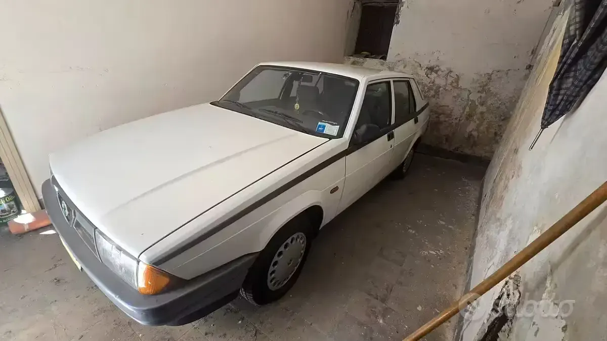 Usata Alfa Romeo 75 110 CV (80 kW) 1988 Bianco Berlina