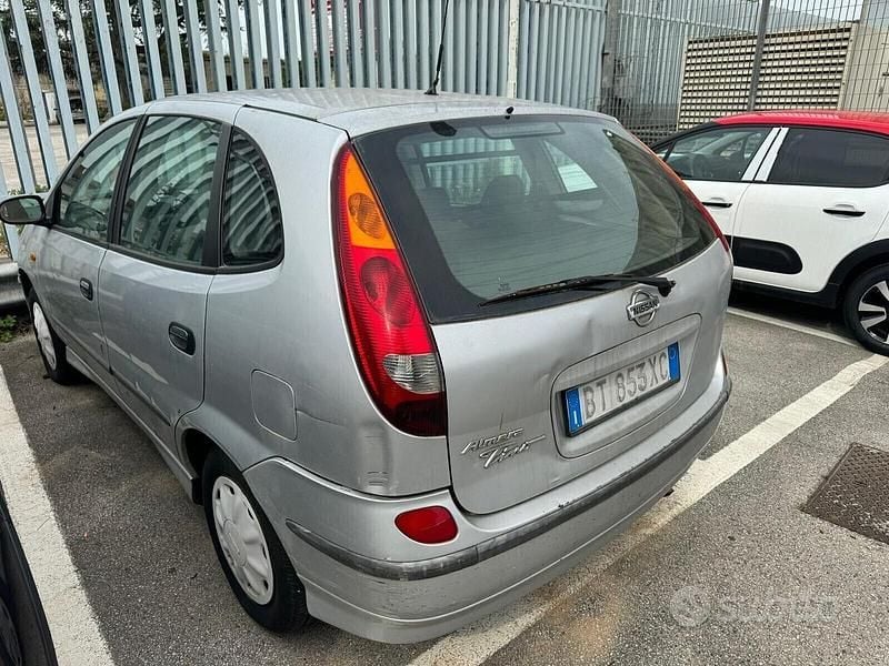 Usata Nissan Almera Tino 114 CV (83 kW) 2001 Grigio Monovolume