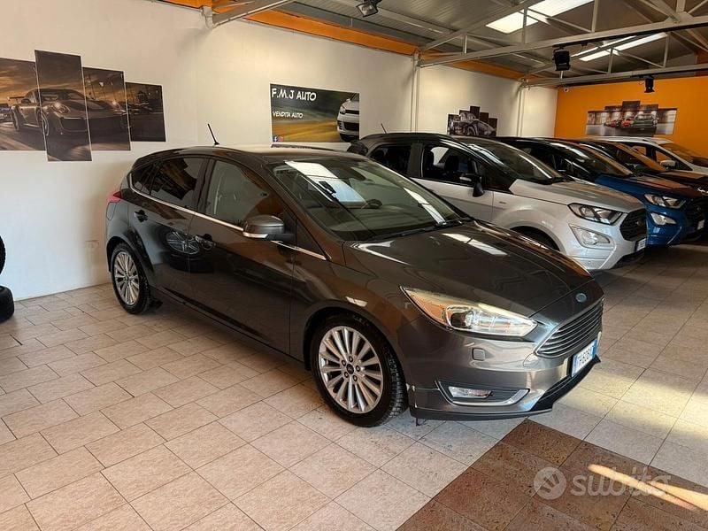 Grigio Usata 2017 Ford Focus Titanium X Tre volumi | 7200 € (Buon prezzo) - Immagine 1/4