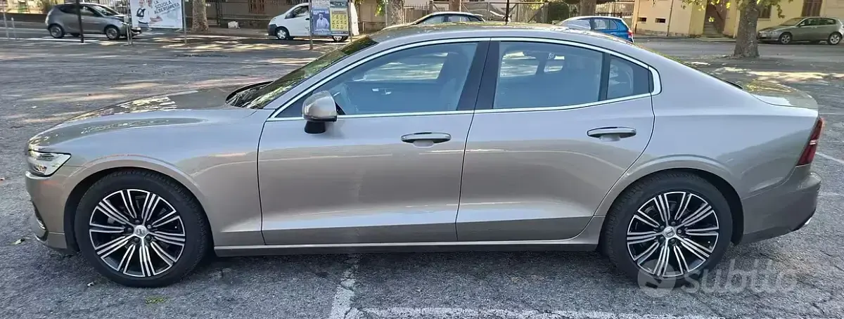 Usata Volvo S60 190 CV (139 kW) 2021 Grigio Berlina