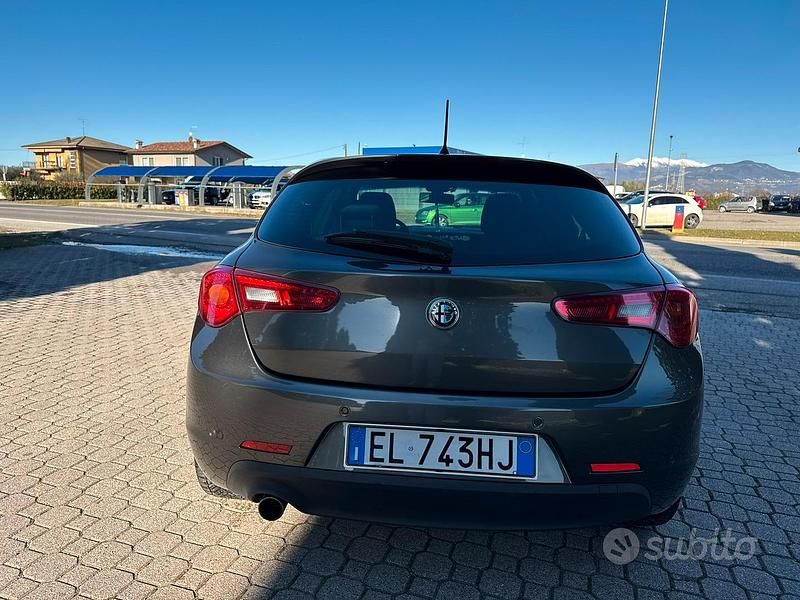 Usata Alfa Romeo Giulietta 109 CV (80 kW) 2013 Blu Berlina