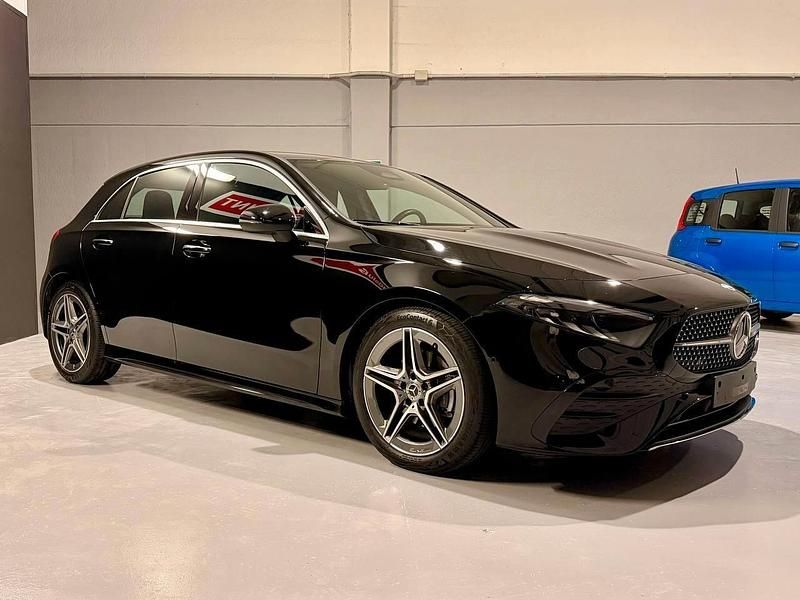 Usata Mercedes A180 AMG Line Premium 115 CV (84 kW) 2025 Nero Berlina