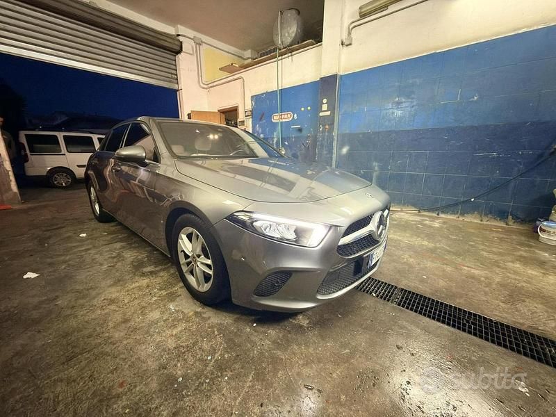 Usata Mercedes A180 136 CV (100 kW) 2019 Grigio Berlina