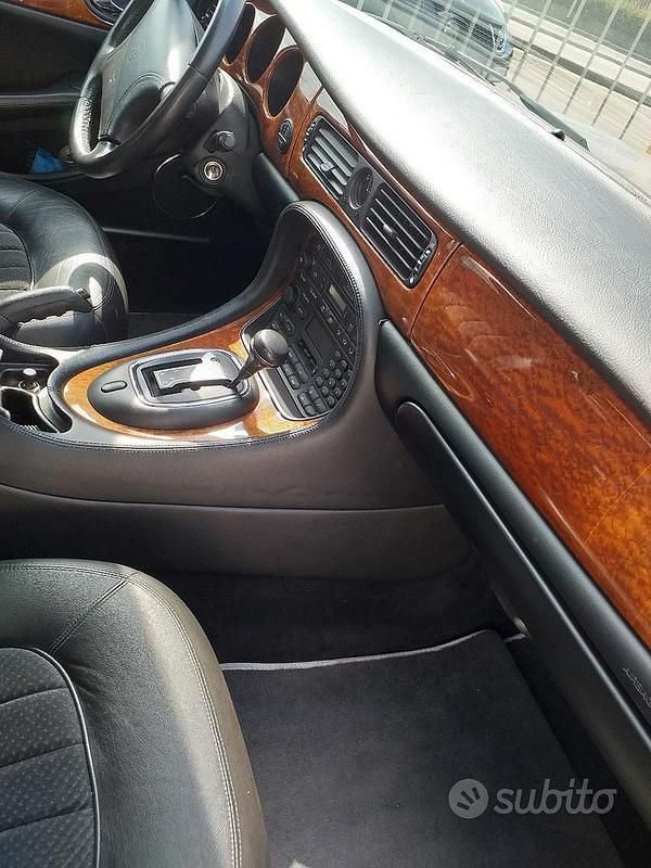 Usata Jaguar XJ8 237 CV (174 kW) 1998 Grigio Berlina