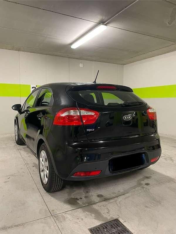 Usata Kia Rio EX 86 CV (63 kW) 2012 Nero Berlina