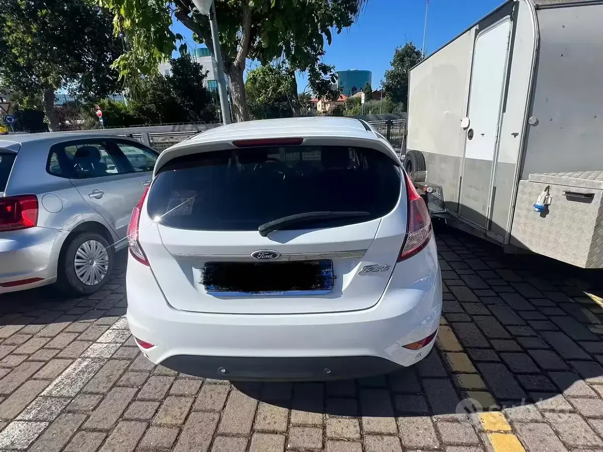 Usata Ford Fiesta Titanium 97 CV (71 kW) 2013 Bianco Berlina
