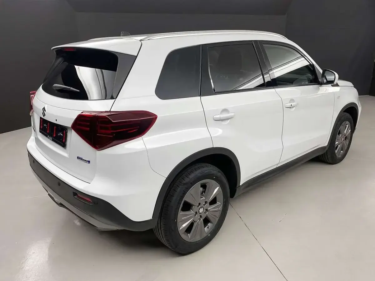 Usata Suzuki Vitara Cool 109 CV (80 kW) 2025 Bianco perla SUV