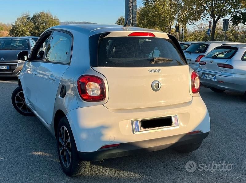 Usata Smart ForFour 71 CV (52 kW) 2017 Bianco Utilitaria