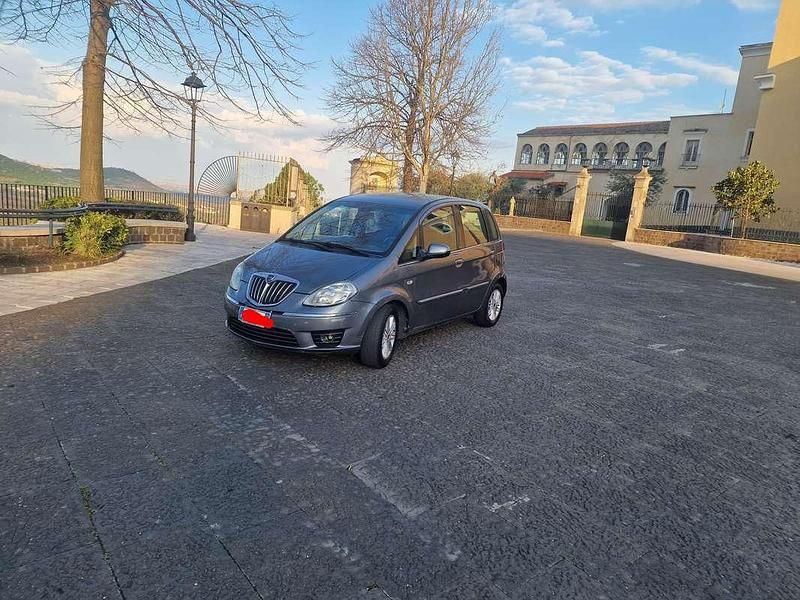 Usata Lancia Musa 69 CV (50 kW) 2010 Grigio Monovolume
