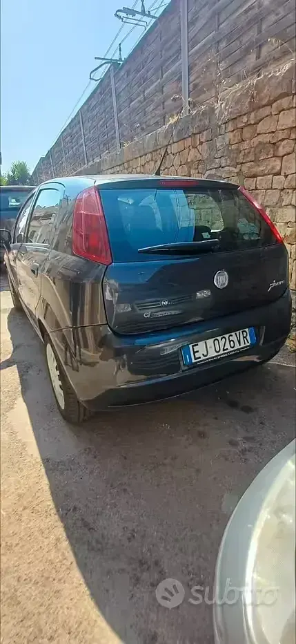 Usata Fiat Punto 75 CV (55 kW) 2011 Viola Utilitaria