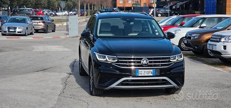 Usata VW Tiguan Allspace R-line 200 CV (147 kW) 2022 Nero SUV