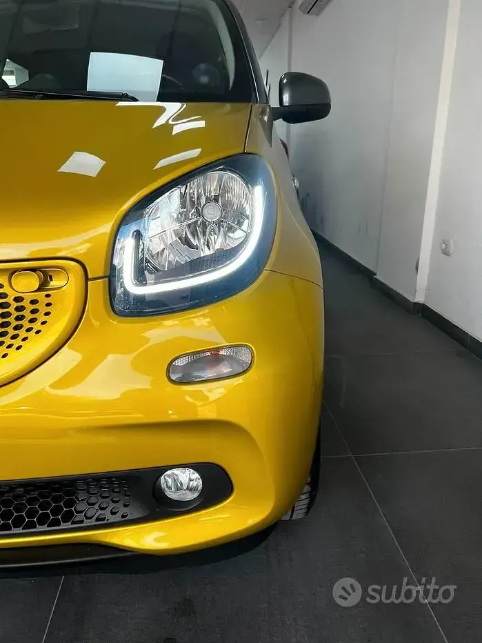 Usata Smart ForFour Passion 71 CV (52 kW) 2016 Giallo Utilitaria