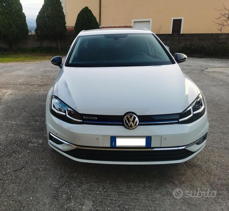 Bianco Usata 2020 VW Golf VIII Executive Tre volumi | 19.000 € (Buon prezzo) - Immagine 1/4