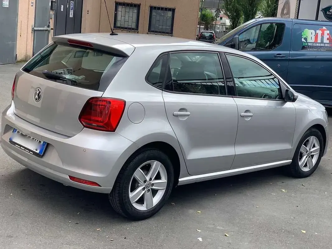 Usata VW Polo Trendline 75 CV (55 kW) 2016 Argento Berlina