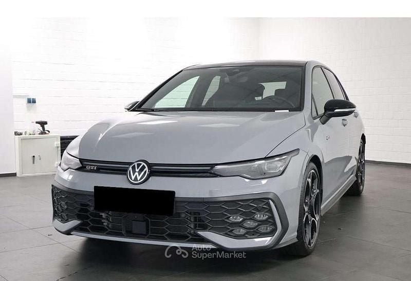 Mondstein grau Usata 2024 VW Golf VIII GTI Tre volumi | 36.900 € (Buon prezzo) - Immagine 1/4