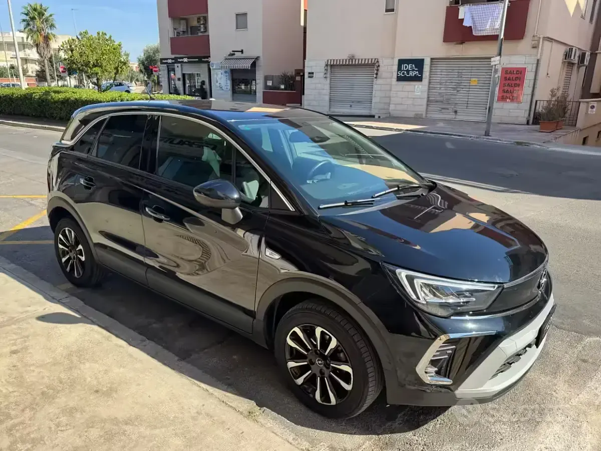 Usata Opel Crossland Elegance 110 CV (80 kW) 2023 Nero SUV