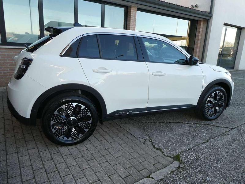 Usata Fiat 600 La Prima 101 CV (74 kW) 2025 Nero cinema SUV