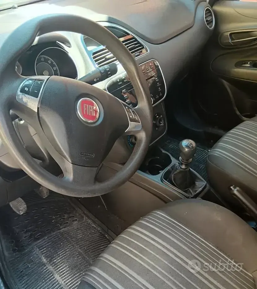 Usata Fiat Grande Punto 69 CV (50 kW) 2012 Bluazzurro Utilitaria