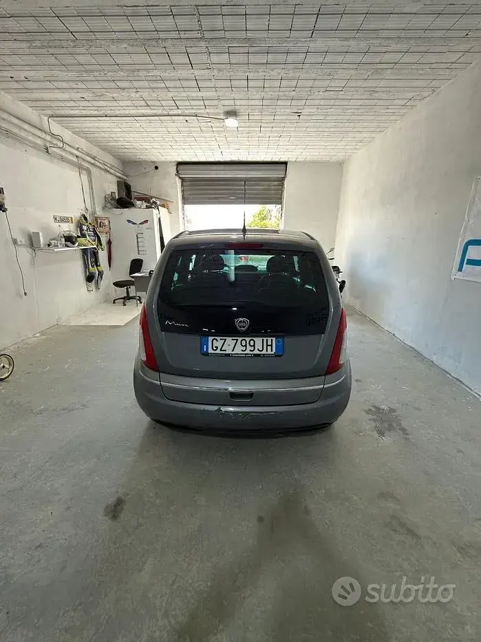 Usata Lancia Musa 77 CV (56 kW) 2008 Grigio Monovolume