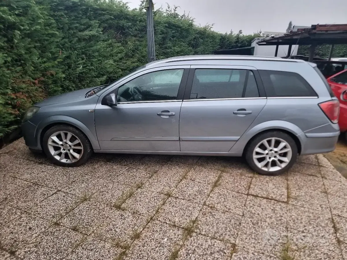 Usata Opel Astra 82 CV (60 kW) 2007 Grigio Station wagon
