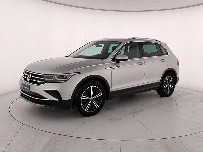 Usata VW Tiguan Elegance 150 CV (110 kW) 2023 Reflex silver metallizzato SUV