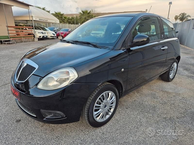 Usata Lancia Ypsilon 75 CV (55 kW) 2010 Nero Utilitaria