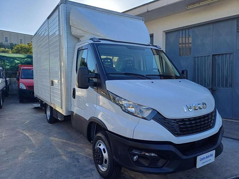 Usata Iveco Daily 140 CV (102 kW) 2022 Bianco Furgone