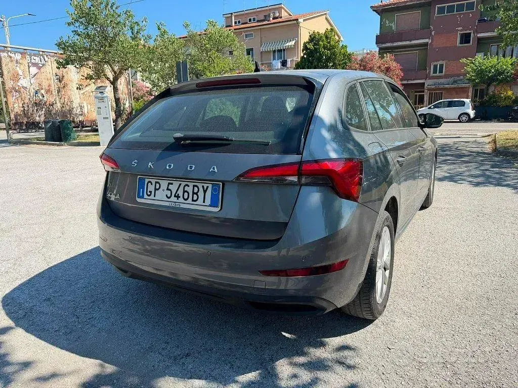 Usata Skoda Scala Ambition 95 CV (69 kW) 2023 Grigio Utilitaria