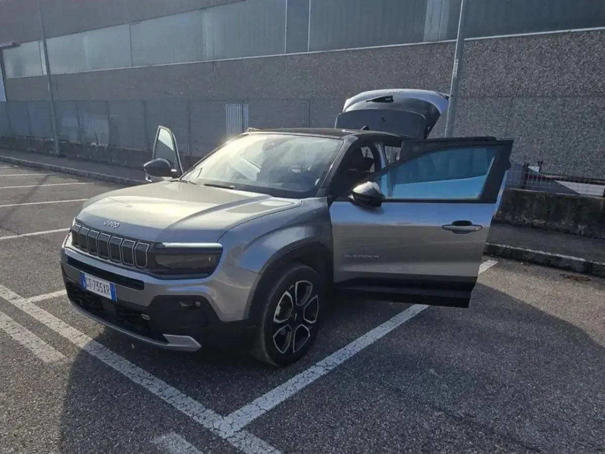 Usata Jeep Avenger Summit 100 CV (73 kW) 2024 Grigio SUV