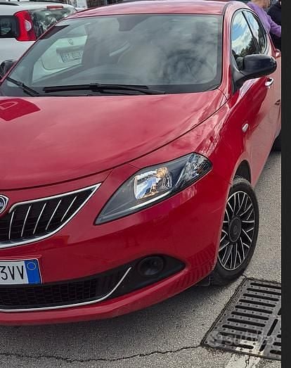 Usata Lancia Ypsilon 69 CV (50 kW) 2024 Rosso Utilitaria