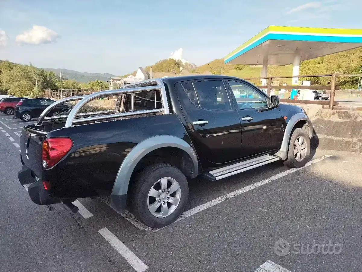 Usata Mitsubishi L200 136 CV (100 kW) 2007 Nero Pick-up