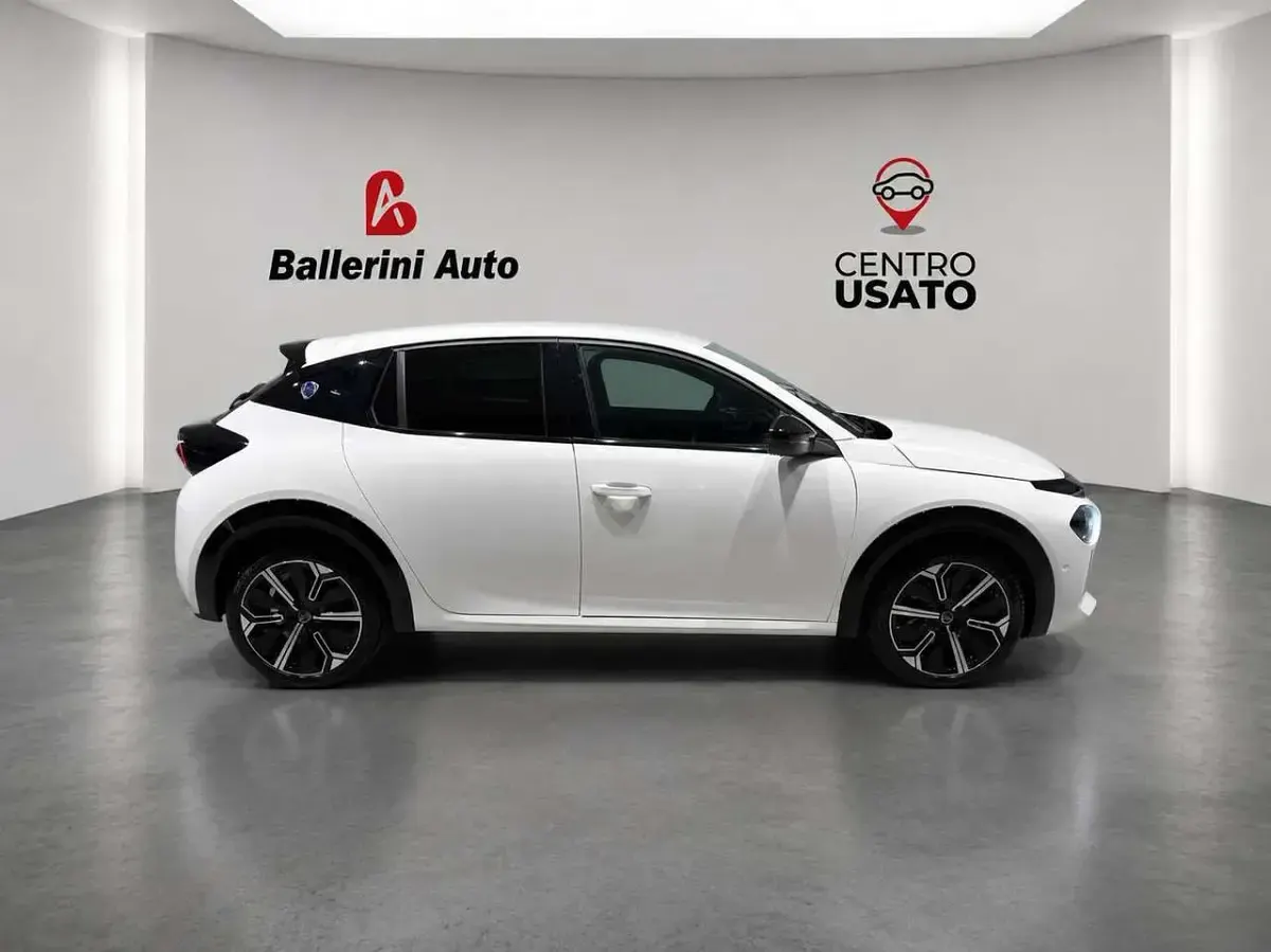 Usata Lancia Ypsilon 101 CV (74 kW) 2025 Bianco Utilitaria