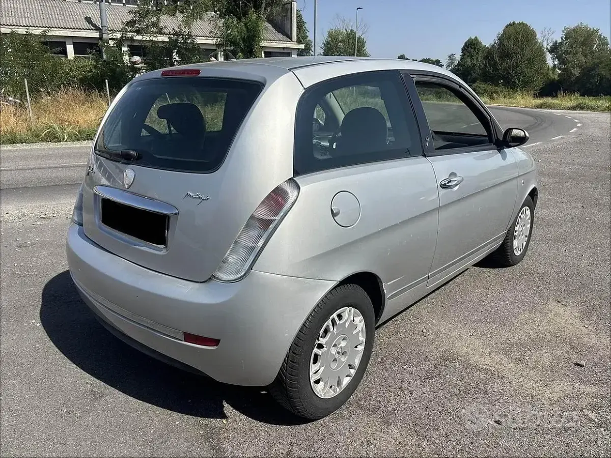 Usata Lancia Ypsilon 75 CV (55 kW) 2007 Grigio Utilitaria