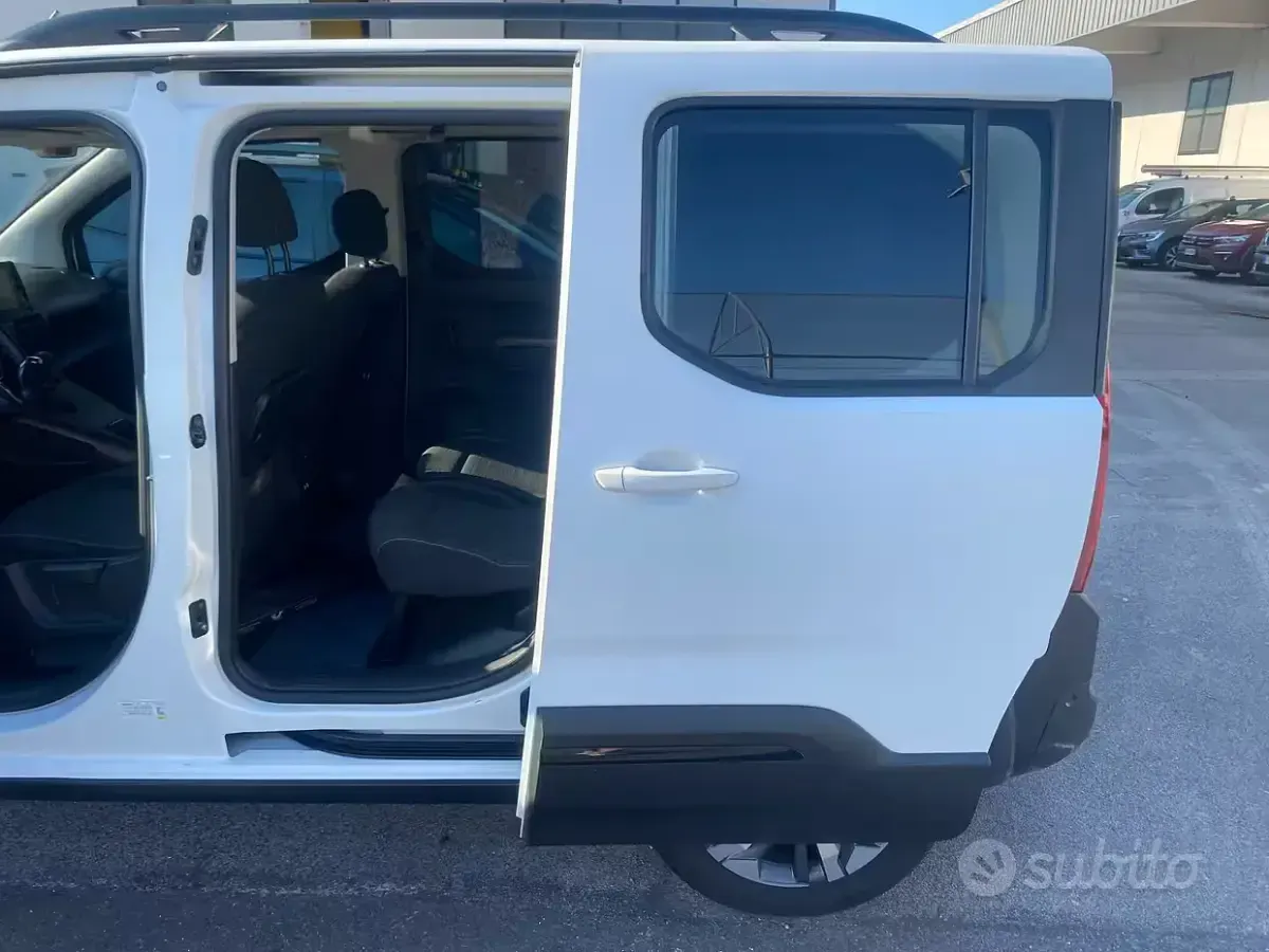 Usata Peugeot Rifter GT-line 131 CV (96 kW) 2020 Bianco Monovolume