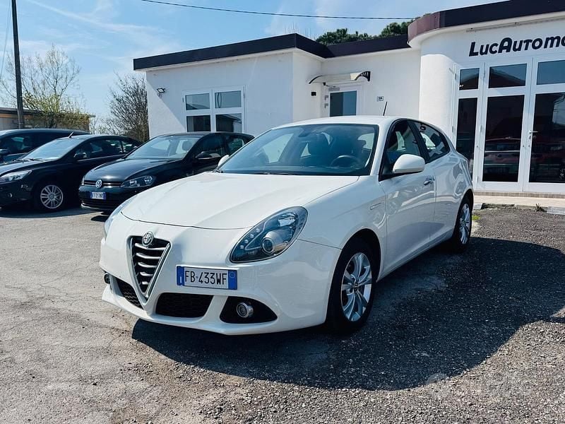 Usata Alfa Romeo Giulietta Distinctive 120 CV (88 kW) 2015 Bianco Utilitaria