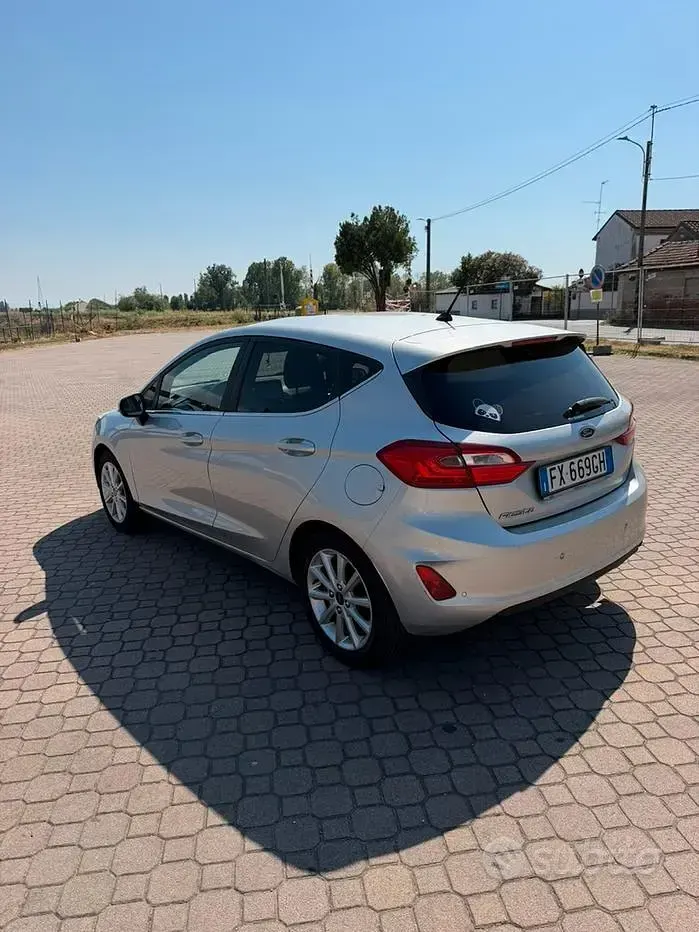 Usata Ford Fiesta 80 CV (58 kW) 2019 Grigio Utilitaria