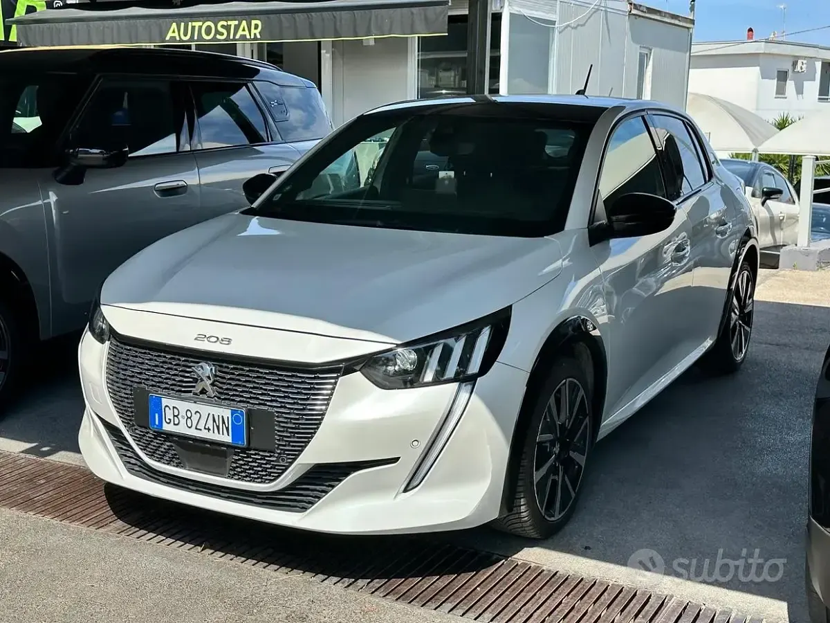 Usata Peugeot 208 GT-line 102 CV (75 kW) 2020 Bianco Utilitaria