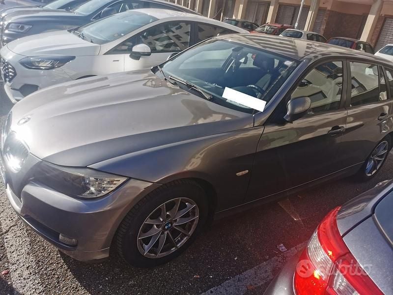Usata BMW 318 143 CV (105 kW) 2010 Grigio Station wagon