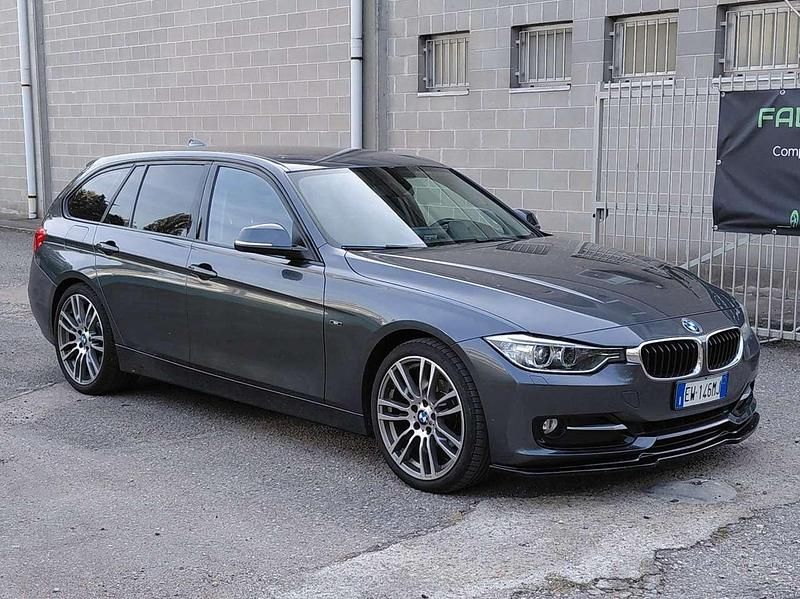 Usata BMW 318 Sport Line 143 CV (105 kW) 2014 Grigio Station wagon