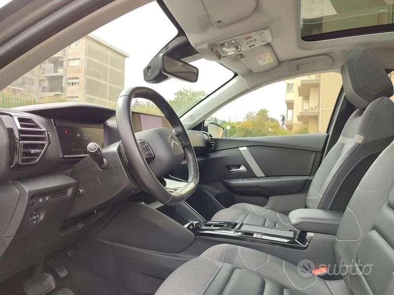 Usado Citroën C4 Shine 131 HP (96 kW) 2022 Cinzento Sedan