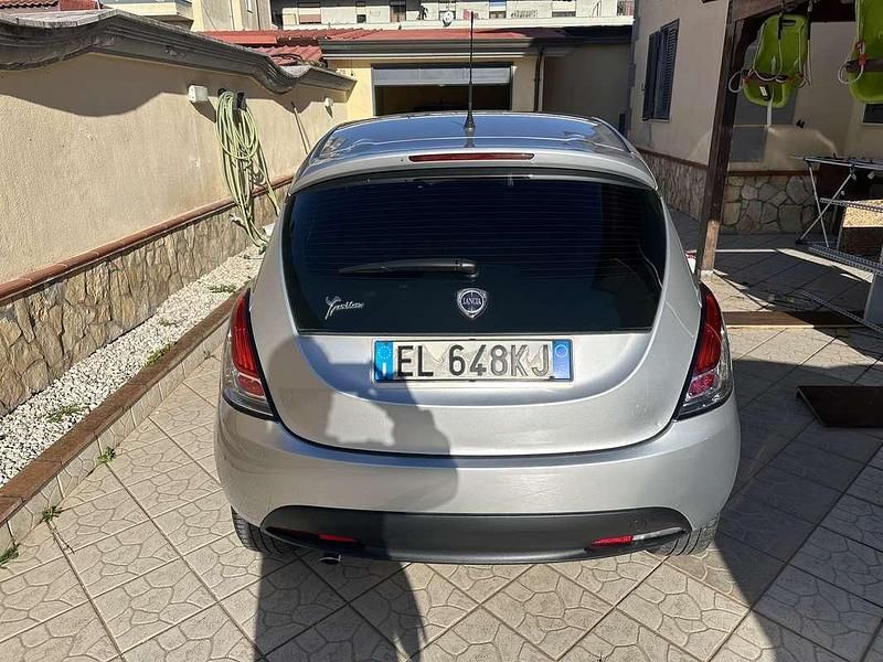Usata Lancia Ypsilon Gold 69 CV (50 kW) 2012 Utilitaria