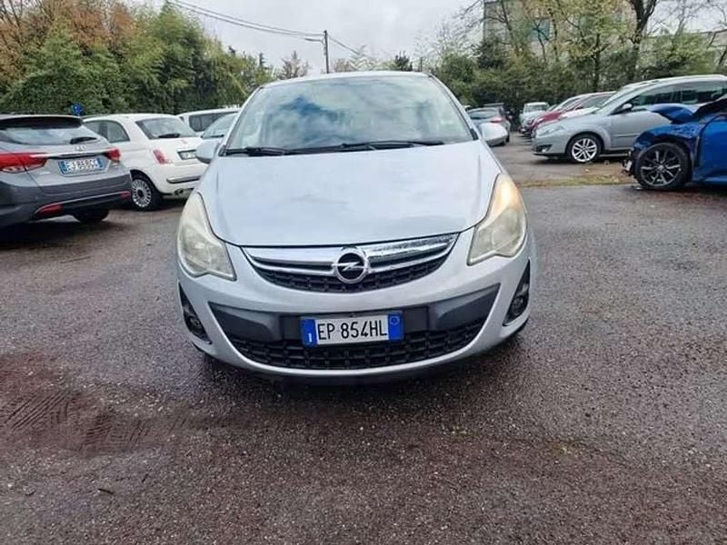 Grigio Usata 2013 Opel Corsa Club Tre volumi | 2900 € (Super prezzo) - Immagine 1/4