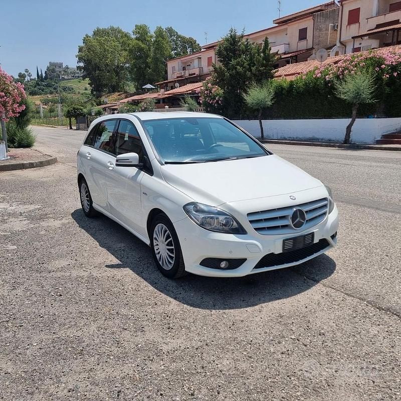 Bianco Usata 2012 Mercedes B180 Monovolume | 2593 € (Super prezzo) - Immagine 1/4